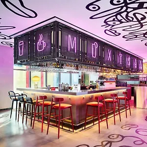 Moxy Myeongdong 호텔
